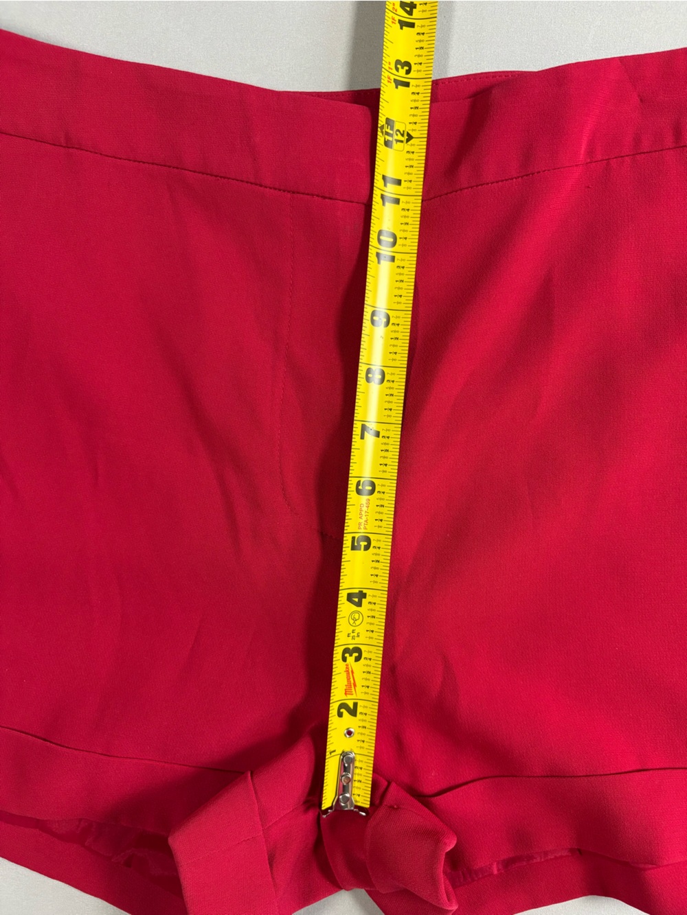Cinq A Sept Women's Elaine Cuffed High Rise Crepe Shorts Cherry Red Size 12 - Picture 6 of 11